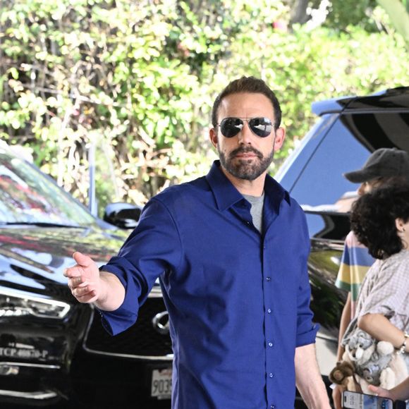 L'ex-couple a été photographié dans le hall du Beverly Hills Hotel
Jennifer Lopez et Ben Affleck ont déjeuné à l'hôtel Beverly Hills en compagnie de leurs enfants. Jennifer porte sa bague de fiançailles à l'auriculaire et une bague au nom de Jennifer à l'annulaire. Los Angeles, CA, USA le 14 septembre 2024. Photo par NewsYourCelebs/Splash News/ABACAPRESS.COM