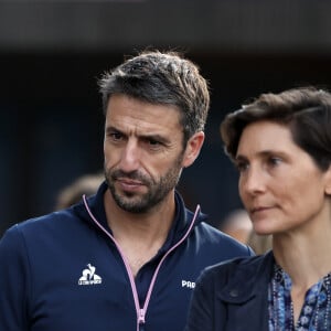 Tony Estanguet, président du Comité d'organisation des Jeux Olympiques et Paralympiques de Paris 2024 et Amélie Oudéa-Castéra, ministre des Sports et des Jeux Olympiques et Paralympiques, lors d'une visite au Collège Maurice Utrillo à Paris 18ème pour la rentrée scolaire, le 4 septembre 2024. © Stéphane Lemouton / Bestimage 