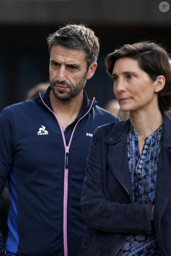 Tony Estanguet, président du Comité d'organisation des Jeux Olympiques et Paralympiques de Paris 2024 et Amélie Oudéa-Castéra, ministre des Sports et des Jeux Olympiques et Paralympiques, lors d'une visite au Collège Maurice Utrillo à Paris 18ème pour la rentrée scolaire, le 4 septembre 2024. © Stéphane Lemouton / Bestimage 