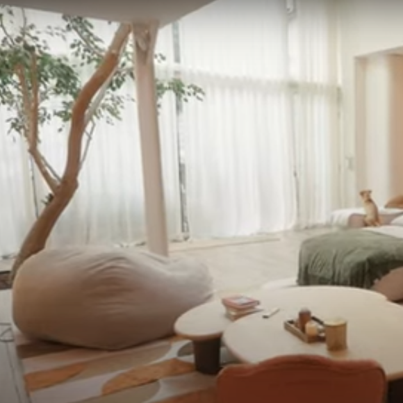 Capture du "home tour" de Natoo - Youtube
