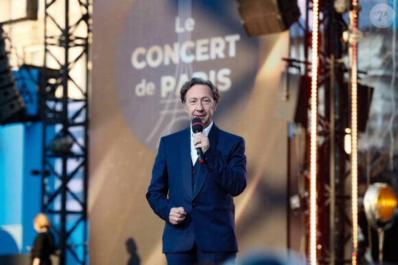 Il répond à cette question
Stéphane Bern - "Concert de Paris" sur le parvis de l'hôtel de ville de Paris retransmis en direct sur France 2 et sur France Inter, Paris le 14 juillet 2024. © Christophe Clovis - Pierre Perusseau / Bestimage