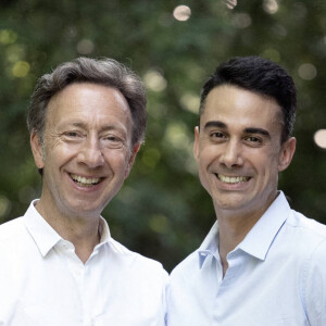 Exclusif - Stéphane Bern pose avec sa compagne Yori Bailleres dans leur propriété du Perche, le collège militaire et royal de Thiron-Gardais, le 24 juin 2023, France. Photo par David Niviere/ABACAPRESS.COM