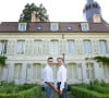 Endetté, il avoue : "J'ai des sueurs froides" 
clusif - Stéphane Bern pose avec sa compagne Yori Bailleres dans leur propriété du Perche, le collège militaire et royal de Thiron-Gardais, le 24 juin 2023, France. Photo par David Niviere/ABACAPRESS.COM