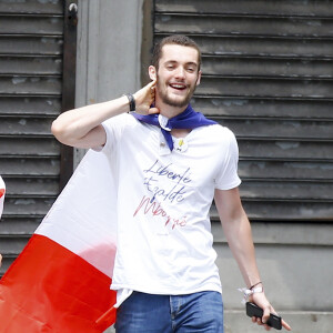 Exclusif - Louis Sarkozy est allé regarder le match France-Croatie (4-2) le jour de la finale de la Coupe du Monde de Football 2018 avec sa compagne croate Natali Husic (t-shirt rouge aux couleurs de la Croatie) et des amis au restaurant La Defense à New York, le 15 juillet 2018. Ensuite, Louis est allé célébrer la victoire des Bleus sur "Smith Street" à Brooklyn avec des amis, sans sa compagne. © Charles Guerin/Bestimage USA