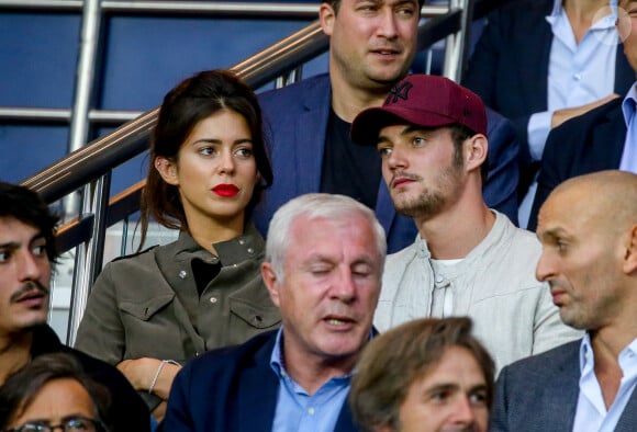 Louis Sarkozy et sa compagne Natali Husic dans les tribunes lors du match de Ligue 1, Paris Saint-Germain (PSG) vs Toulouse FC (TFC) au Parc des Princes à Paris, France, le 20 août 2017. Le PSG a gagné 6-2.