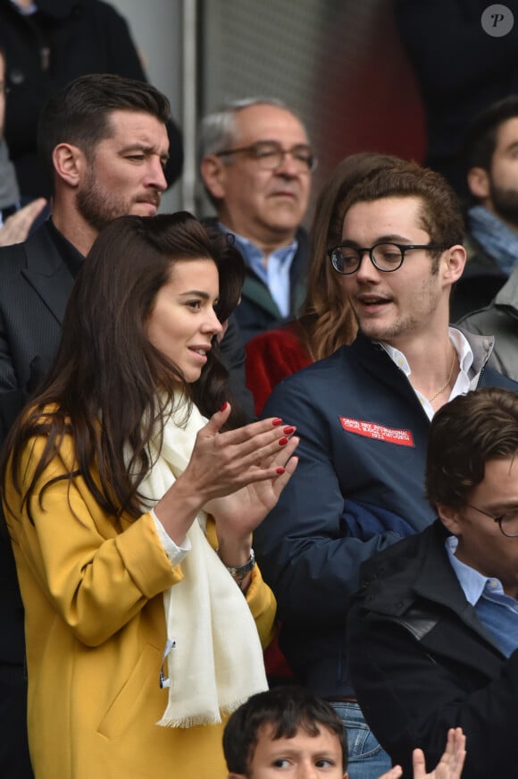 Louis Sarkozy et sa nouvelle compagne, Natali, une musicienne - Célébrités dans les tribunes du parc des princes lors du match de football de ligue 1 PSG-Bastia le 6 mai 2017.