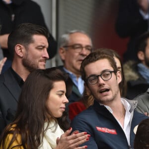 Louis Sarkozy et Natali Husic étaient réunis pour l'anniversaire de cette dernière
 
Louis Sarkozy et sa nouvelle compagne, Natali, une musicienne - Célébrités dans les tribunes du parc des princes lors du match de football de ligue 1 PSG-Bastia le 6 mai 2017.