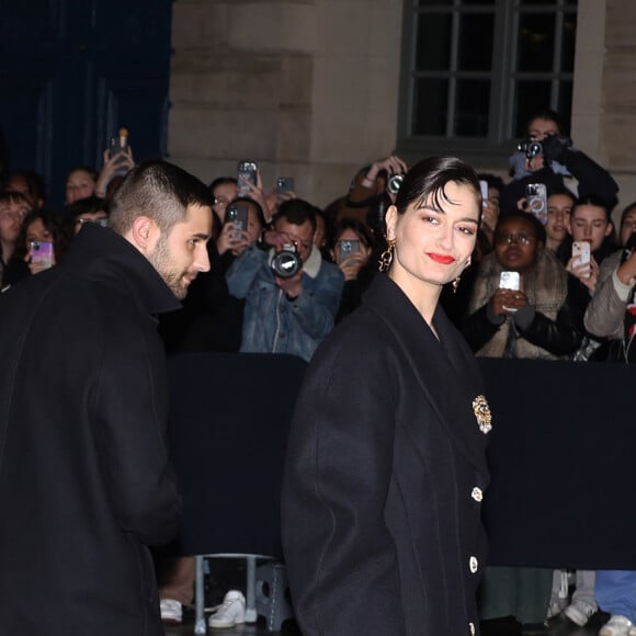 Clara Luciani - Arrivées au défilé Schiaparelli mode femme automne / hiver 2024-2025 lors de la Fashion Week de Paris (PFW) au pavillon Vendôme, à Paris, France, le 29 février 2024. © Denis Guignebourg/Bestimage 