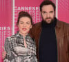 Mais le sont-ils également à la ville ?
Anne-Elisabeth Blateau et David Mora durant la soirée d'ouverture de la compétition du Canneseries le 7 avril 2018. © Rachid Bellak / Bestimage 