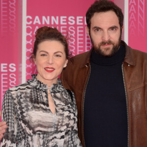 Mais le sont-ils également à la ville ?
Anne-Elisabeth Blateau et David Mora durant la soirée d'ouverture de la compétition du Canneseries le 7 avril 2018. © Rachid Bellak / Bestimage 