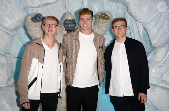 Félix Lebrun, Léon Marchand et Alexis Lebrun - Avant-première du documentaire "Kaizen" au Grand Rex à Paris le 13 Setpembre 2024. © Coadic Guirec / Bestimage