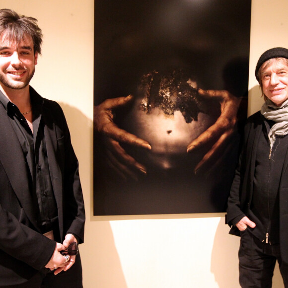 Exclusif - Jean-Louis Aubert au vernissage de l'exposition de son fils Arthur à l'hôtel Majestic à Cannes.