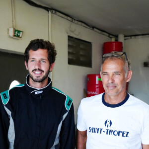 je trouve qu'on ne devrait pas porter de jugement à ce propos", a-t-il déclaré.
Exclusif - Paul Belmondo, Victor Belmondo lors du marathon Karting Jules Bianchi (jour 1) au circuit Paul Ricard au Castellet, France, le 6 septembre 2024. © Anne-Sophie Guebey via Bestimage