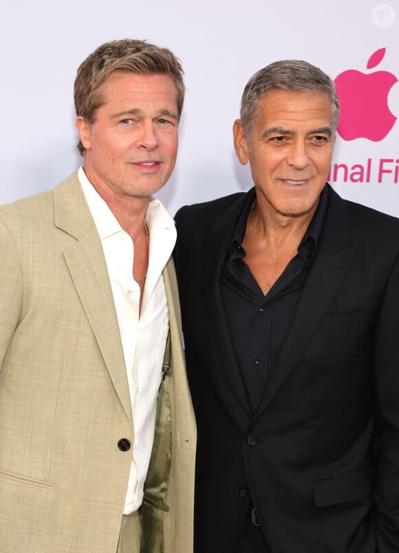 Pour rappel, Brad Pitt partage l'affiche de ce long-métrage avec George Clooney
Brad Pitt et George Clooney à Los Angeles lors de la projection en avant-première du film Wolfs mercredi 18 septembre 2024.