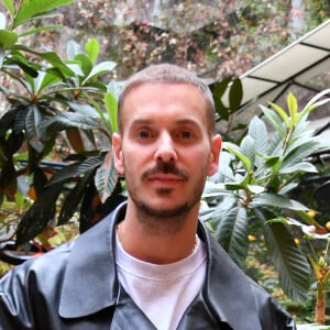 Mais elle ne figure pas sur un nouvel album à lui
Matt Pokora (M. Pokora) - L'hôtel Les Jardins du Faubourg célèbre ses 5 ans à Paris le 16 septembre 2024. Situé à deux pas des Champs-Élysées et de la place de la Concorde, l'hôtel 5 Les Jardins du Faubourg est un écrin incontournable du Triangle d'Or. Avec 32 chambres et 4 suites, l'hôtel donne sur une cour intérieure végétalisée et possède une magnifique terrasse de plus de 100 m2. Le restaurant des Jardins du Faubourg, " Il Giardino ", propose une cuisine italienne de saison mêlant des produits frais importés de la botte et le savoir-faire de son Chef Davide Pecorella. Cette adresse inédite et pleine d'audace, fait le bonheur de tous les épicuriens de la Capitale. Le bar, " The Confidentlal ", écrin chaleureux, élégant et intimiste, aux lumières tamisées le soir venu, propose une collection de cocktails originale et savoureuse. Les Jardins du Faubourg propose également un Spa d'exception de plus de 400 m2 avec une carte de soins unique signée Shiseido, une piscine intérieure aux dimensions exceptionnelles avec hammam et sauna, ainsi qu'une salle de fitness avec du matériel dernière génération, du coaching personnalisé et des cours de yoga. Le spa et son équipe proposent des rituels exceptionnels Shiseido conçus pour faire vivre aux clients une expérience unique. © Veeren/Bestimage