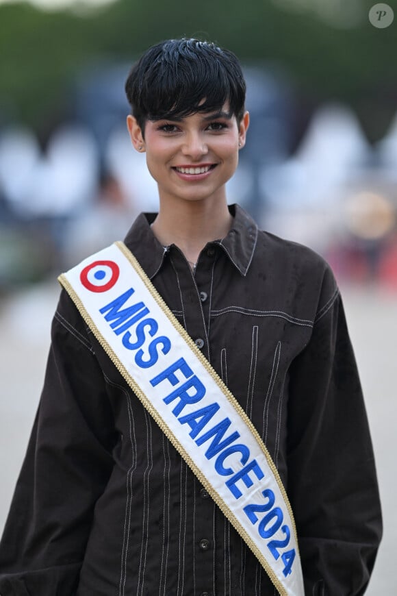 Eve Gilles, Miss France 2024 - Miss France 2024 fait une apparition lors de la 10ème édition du "Longines Paris Eiffel Jumping" à la Plaine de Jeux de Bagatelle à Paris le 21 juin 2024. © Veeren / Perusseau / Bestimage