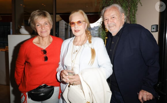 Véronique Jannot, Sylvie Vartan et Norbert Saada - Dédicace du livre de Jean Testanière "Messager de l'invisible" avec S.Vartan et V.Jannot chez Paillettes à Paris le 19 septembre 2024. © Coadic Guirec/Bestimage 