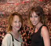 Ce vendredi 20 septembre, la fille du Taulier a publié une jolie photo souvenir en compagnie de sa maman. 
Nathalie Baye et sa fille Laura Smet au concert de Johnny Hallyday au POPB de Bercy à Paris, le 15 juin 2013