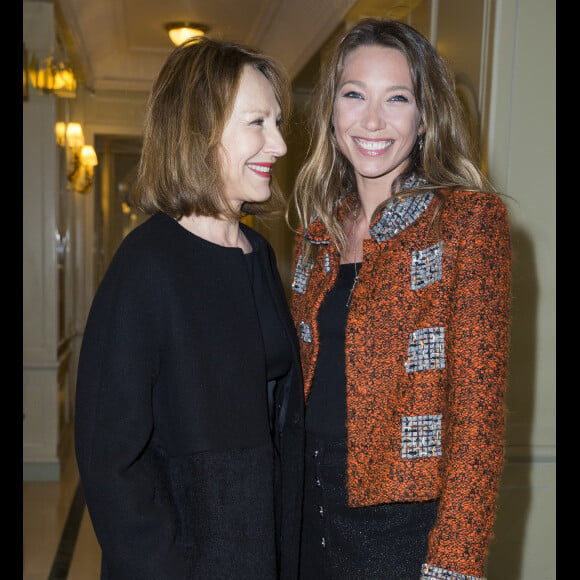 Laura Smet et sa maman Nathalie Baye ont en commun la passion du cinéma et leur complicité crève l'écran
Nathalie Baye et sa fille Laura Smet - Soirée des "Révélations César 2015" à l'hôtel Meurice à Paris le 12 janvier 2015.