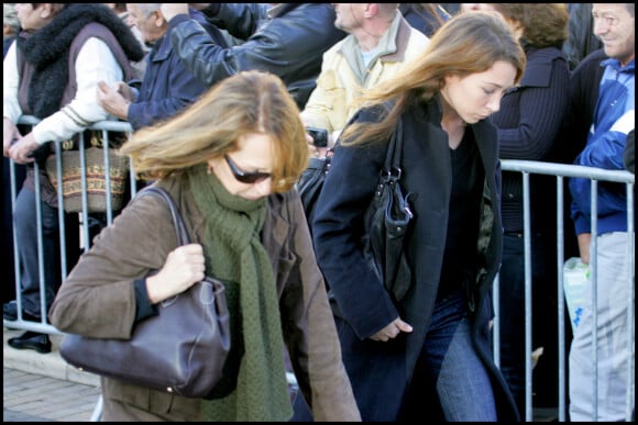 Laura Smet et Nathalie Baye aux obsèques de Guillaume Depardieu