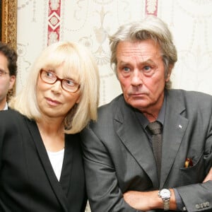 Alain Delon était aussi charismatique qu'intraitable avec un esprit "militaire"
Alain Delon et Mireille Darc (archive)