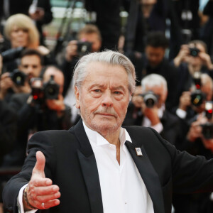 Alain Delon - Montée des marches du film "A Hidden Life" lors du 72ème Festival International du Film de Cannes, le 19 mai 2019. © Denis Guignebourg/Bestimage