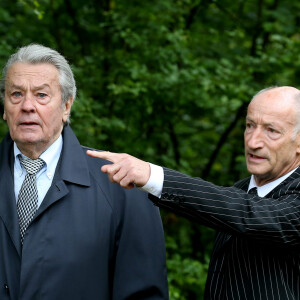 Alain Delon participe aux commémorations du 76 ème anniversaire de l'Appel du 18 juin prononcé par le Général de Gaulle en 1940 à Colombey-les-deux-Eglises, le 18 Juin 2016. © Dominique Jacovides/Bestimage  French actor Alain Delon takes part in celebrations marking the 76th anniversary of the "Appeal of June 18th" (Appel du 18 juin) during World War II, at the Charles-De-Gaulle Memorial in Colombey-les-deux-Eglises, on June 18, 2016. 