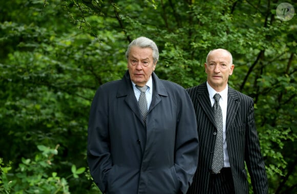 Alain Delon participe aux commémorations du 76 ème anniversaire de l'Appel du 18 juin prononcé par le Général de Gaulle en 1940 à Colombey-les-deux-Eglises, le 18 Juin 2016. © Dominique Jacovides/Bestimage  French actor Alain Delon takes part in celebrations marking the 76th anniversary of the "Appeal of June 18th" (Appel du 18 juin) during World War II, at the Charles-De-Gaulle Memorial in Colombey-les-deux-Eglises, on June 18, 2016. 