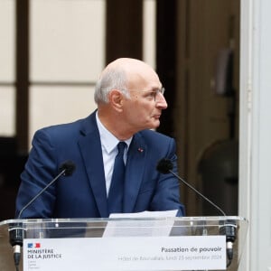 Eric Dupond-Moretti, ancien ministre de la Justice, garde des sceaux, Didier Migaud, ministre de la Justice lors de la passation de pouvoir au ministère de la Justice après la mise en place du gouvernement Barnier à Paris le 23 septembre 2024. © Christophe Clovis / Bestimage 