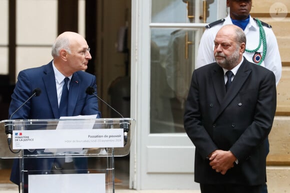 Eric Dupond-Moretti, ancien ministre de la Justice, garde des sceaux, Didier Migaud, ministre de la Justice lors de la passation de pouvoir au ministère de la Justice après la mise en place du gouvernement Barnier à Paris le 23 septembre 2024. © Christophe Clovis / Bestimage 