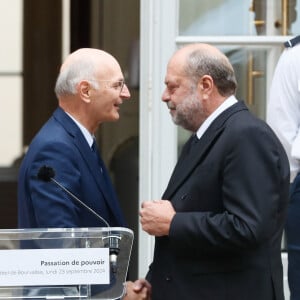 Eric Dupond-Moretti, ancien ministre de la Justice, garde des sceaux, Didier Migaud, ministre de la Justice lors de la passation de pouvoir au ministère de la Justice après la mise en place du gouvernement Barnier à Paris le 23 septembre 2024. © Christophe Clovis / Bestimage 