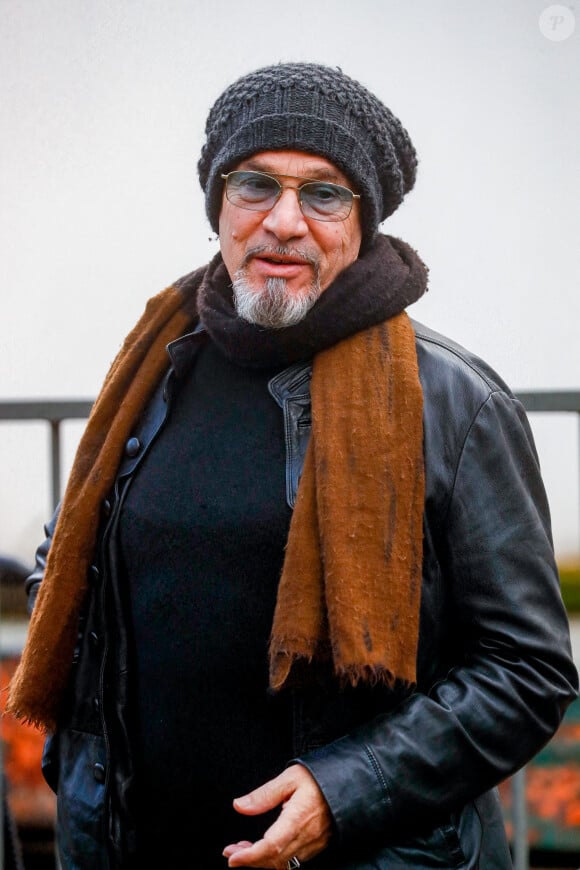 Florent Pagny arrive pour l'enregistrement de l'émission "Vivement Dimanche", présentée par M.Drucker et diffusée sur France 3 le 26 novembre, au Studio Gabriel à Paris, France, le 14 novembre 2023. © Christophe Clovis/Bestimage