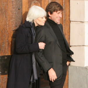 Exclusif - Françoise Hardy et son fils Thomas Dutronc se baladent le long des quais de l'Île Saint-Louis à Paris, France, le 2 novembre 2016.