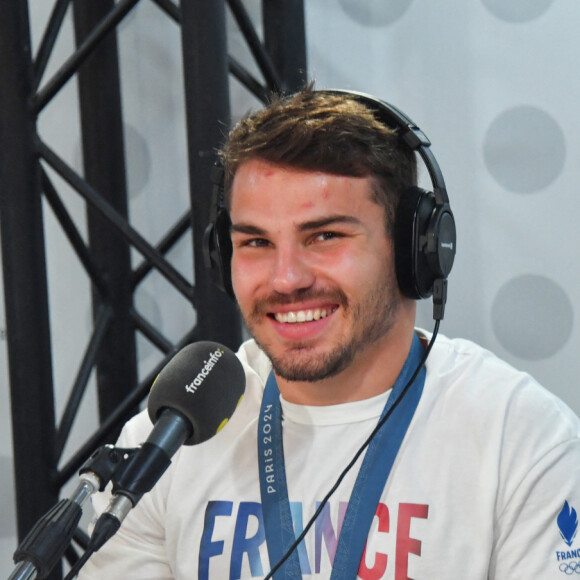 Antoine Dupont médaille d'or rugby à 7 Médailles Olympiques JO Paris 2024 du samedi 27 juillet 2024 dimanche 28 juillet 2024 Club France Porte de la Villette Paris