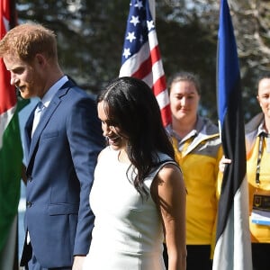 Le prince Harry, duc de Sussex, et Meghan Markle (enceinte), duchesse de Sussex, ont été reçus par le gouverneur général du Commonwealth d'Australie, Sir Peter Cosgrove, et sa femme, à Sydney, à l'occasion de leur visite officielle en Australie. Le 16 octobre 2018 