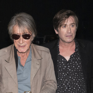 Exclusif - Jacques Dutronc (Victoire d'honneur) avec son fils Thomas Dutronc en backstage lors la 37ème cérémonie des Victoires de la musique à la Seine musicale de Boulogne-Billancourt © Cyril Moreau / Tiziano Da Silva / Bestimage