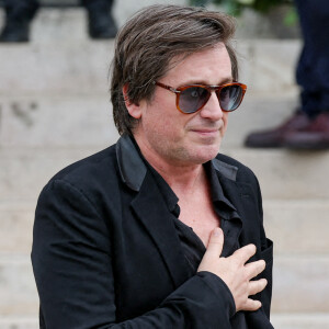 Thomas Dutronc - Sortie des obsèques de l'auteure-compositrice-interprète et actrice française Françoise Hardy au crématorium du cimetière du Père-Lachaise à Paris, France, le 20 juin 2024. © Jacovides-Moreau/Bestimage