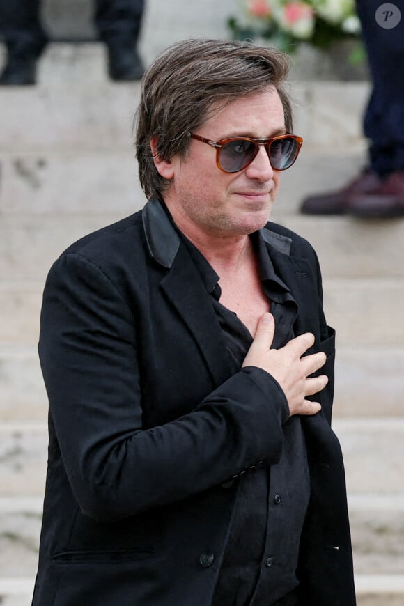 Thomas Dutronc - Sortie des obsèques de l'auteure-compositrice-interprète et actrice française Françoise Hardy au crématorium du cimetière du Père-Lachaise à Paris, France, le 20 juin 2024. © Jacovides-Moreau/Bestimage