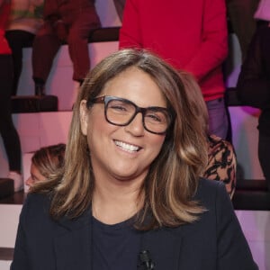 "Mais voilà je me sentais en sécurité mais cet évènement tragique de l'assassinat de la jeune fille me bouleverse complètement"
Exclusif - Valérie Bénaïm, sur le plateau de l'émission " TPMP " présentée par C.Hanouna et diffusée en direct sur C8, Paris, France, le 23 septembre 2024. © Jack Tribeca / Bestimage