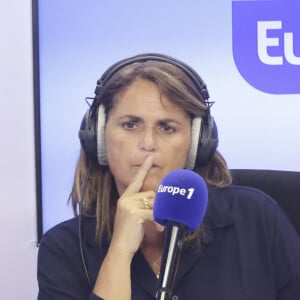 Pour rappel, Philippine a été tuée alors qu'elle venait de déjeuner au Crous de l'université Paris-Dauphine, vendredi dernier. 
Exclusif - Valérie Benaim sur le plateau de l'émission "On marche sur la tête", diffusée en direct sur Europe 1. Le 26 août 2024 © Jack Tribeca / Bestimage