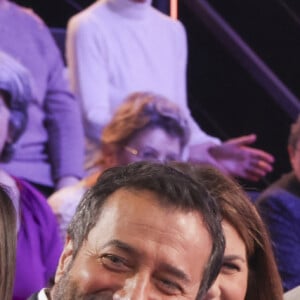 Exclusif - Bernard Montiel, Valérie Benaim, Cyril Hanouna sur le plateau de l'enregistrement de l'émission " Face à Hanouna " présentée par C.Hanouna et diffusée sur C8 le 21 avril 2024, à Paris, France, le 18 avril 2024. © Jack Tribeca / Bestimage