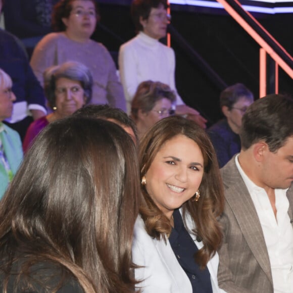 Exclusif - Bernard Montiel, Valérie Benaim, Cyril Hanouna sur le plateau de l'enregistrement de l'émission " Face à Hanouna " présentée par C.Hanouna et diffusée sur C8 le 21 avril 2024, à Paris, France, le 18 avril 2024. © Jack Tribeca / Bestimage 