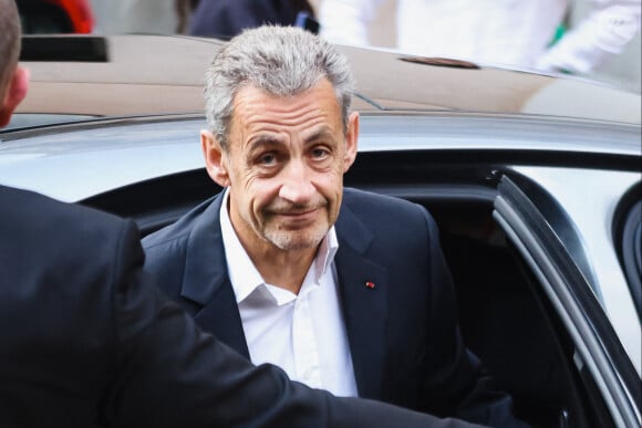 L'ancien président français Nicolas Sarkozy arrive au concert de sa femme Carla Bruni-Sarkozy lors du festival Worm Up ! au théâtre Dal Verme, le 6 juillet 2024 à Milan, en Italie. Photo par Alessandro Bremec/IPA/ABACAPRESS.COM