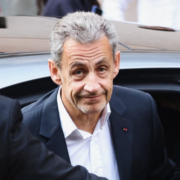 L'ancien président français Nicolas Sarkozy arrive au concert de sa femme Carla Bruni-Sarkozy lors du festival Worm Up ! au théâtre Dal Verme, le 6 juillet 2024 à Milan, en Italie. Photo par Alessandro Bremec/IPA/ABACAPRESS.COM