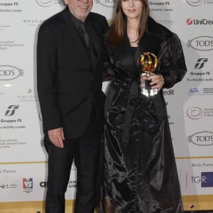 Tim Burton et sa compagne Monica Bellucci à la cérémonie des Globo Awards à la villa Massimo Rome, le 3 juillet 2024.