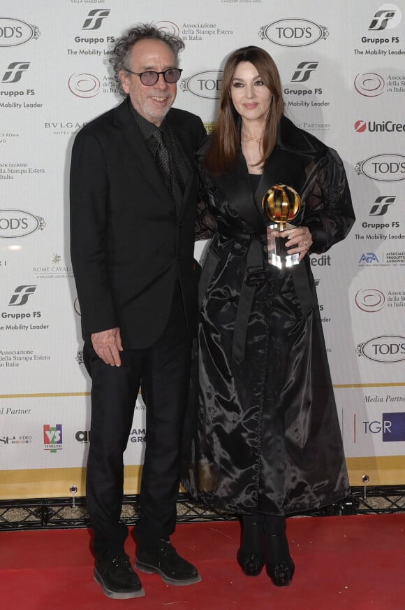 Tim Burton et sa compagne Monica Bellucci à la cérémonie des Globo Awards à la villa Massimo Rome, le 3 juillet 2024.