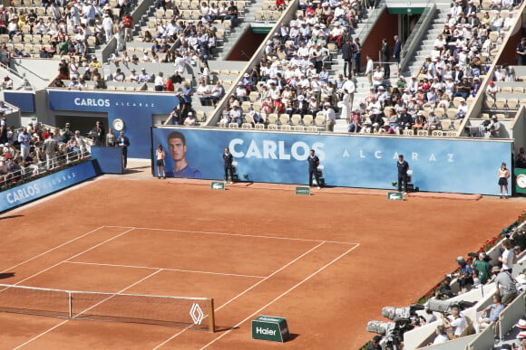 Illustration de la présentation lumineuse des arrivées des joueurs sur le court Philippe Chatrier vue du Plateau de France Télévision lors des Internationaux de France de Tennis de Roland Garros 2023 - Jour 4 à Paris, France, le 31 mai 2023. © Bertrand Rindoff / Bestimage 