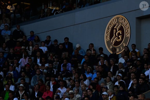 Illustration - Rafael Nadal fait tomber le tenant du titre, Novak Djokovic, au terme d'un quart de finale épique lors des Internationaux de France de Tennis de Roland Garros 2022 le 31 mai 2022.