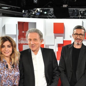 Exclusif - Dominique Besnehard, Julie Zenatti, Michel Drucker, Florian Gazan, Jérémy Frérot et Emmanuel Chaunu - Enregistrement de l'émission "Vivement Dimanche" présentée par M.Drucker et diffusée le 9 mai 2021 sur France 2. Le 20 avril 2021 © Guillaume Gaffiot / Bestimage 