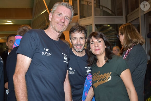 Denis Brogniart, Florian Gazan et Estelle Denis lors de la compétition caritative Défi du coeur au profit de l'association l'étoile de Martin (association de recherche contre le cancer des enfants) en marge du 6ème meeting olympique de natation à Courbevoie le 17 février 2018. Le défi du coeur a été animé par la journaliste E.Denis. © Giancarlo Gorassini / Bestimage